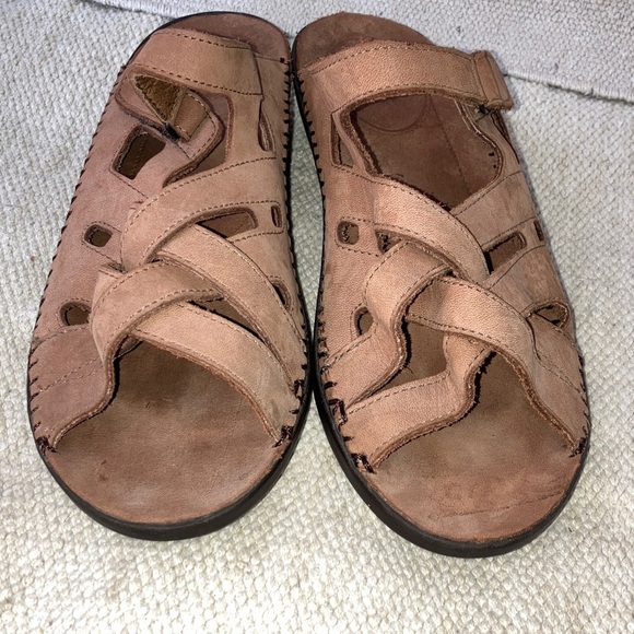 Easy Spirit women’s size 10 (fits like. 9.5 in my opinion) Tan Leather Sandals - Picture 8 of 16